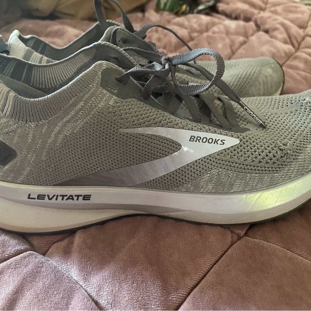 Brooks Levitate Women's Gray Athletic Shoes